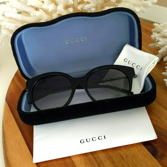 Gucci sunglasses 🔥NWT🔥 A beautiful silhouette timeless appeal w. Case + cloth! - Picture 16 of 16